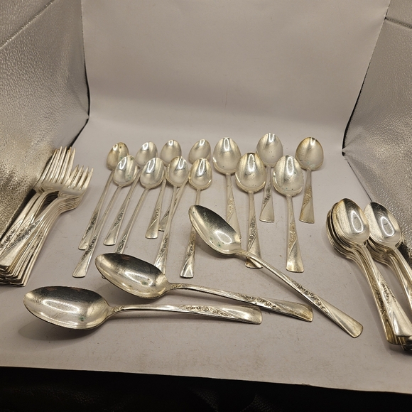 Revelation Silverplate Flatware 61 Piece Set IS Service For 8 Used Condition.  - Picture 9 of 15